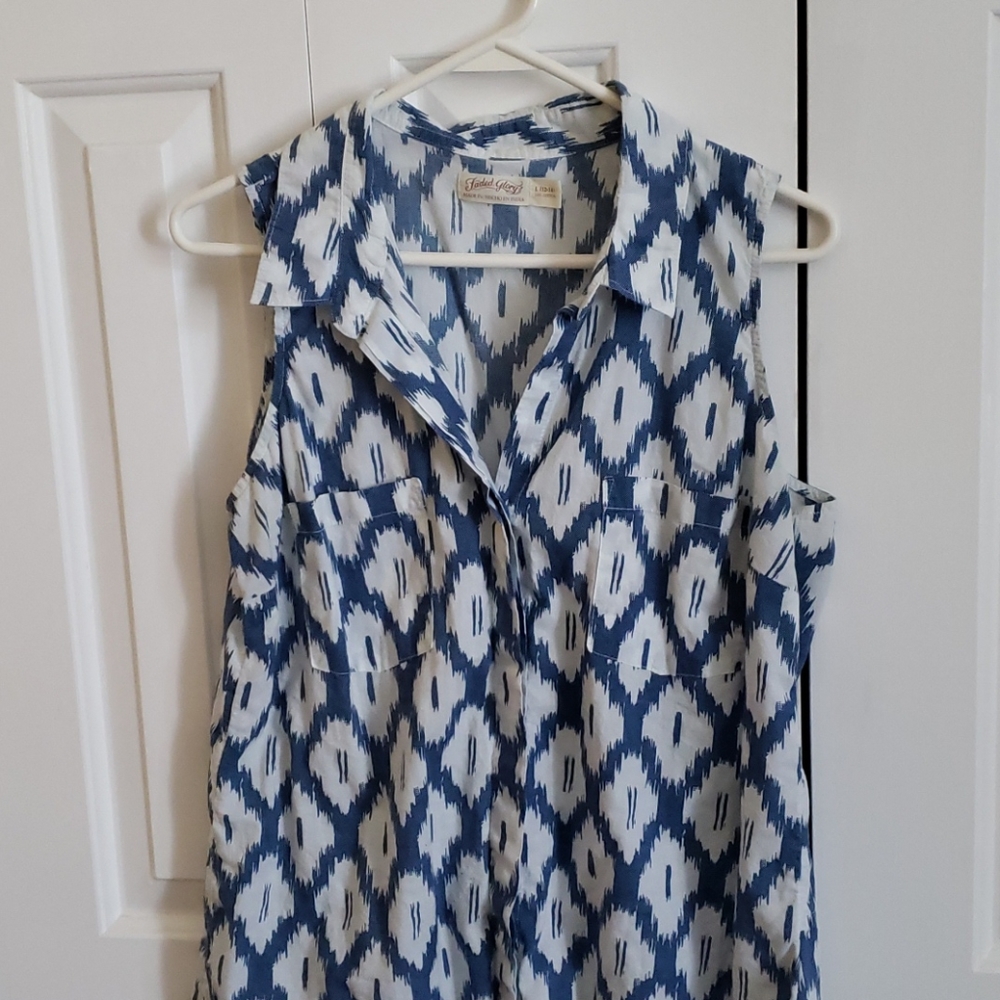 Casual sleeveless shirt